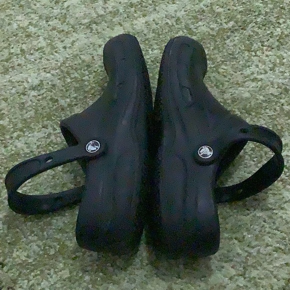 Crocs charcoal gray/ black (9 men) 11 women - Picture 5 of 6